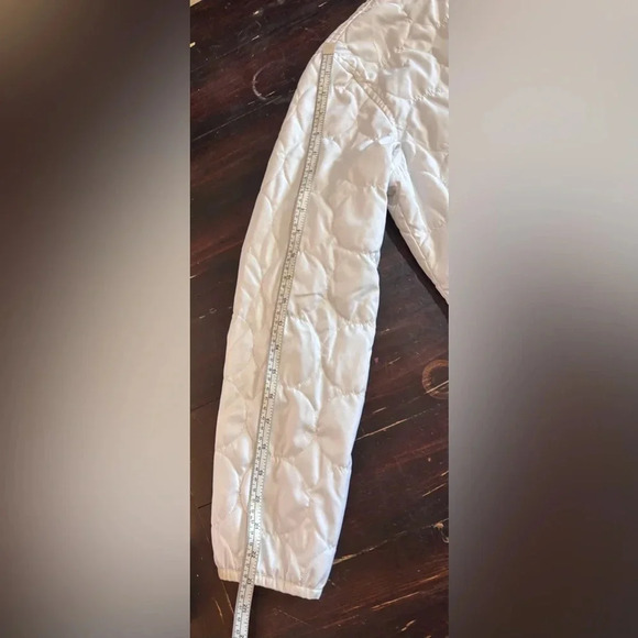 Gap White Lightweight Puffy Puffer Jacket Size Small - Picture 16 of 16